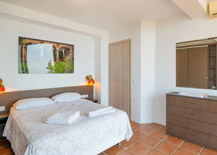 Villa Kalma Tria *